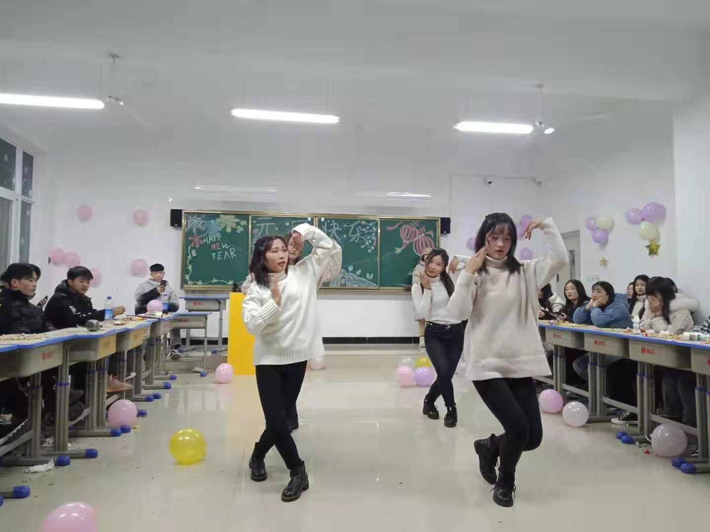 由宿舍小仙女们带来的古典舞蹈